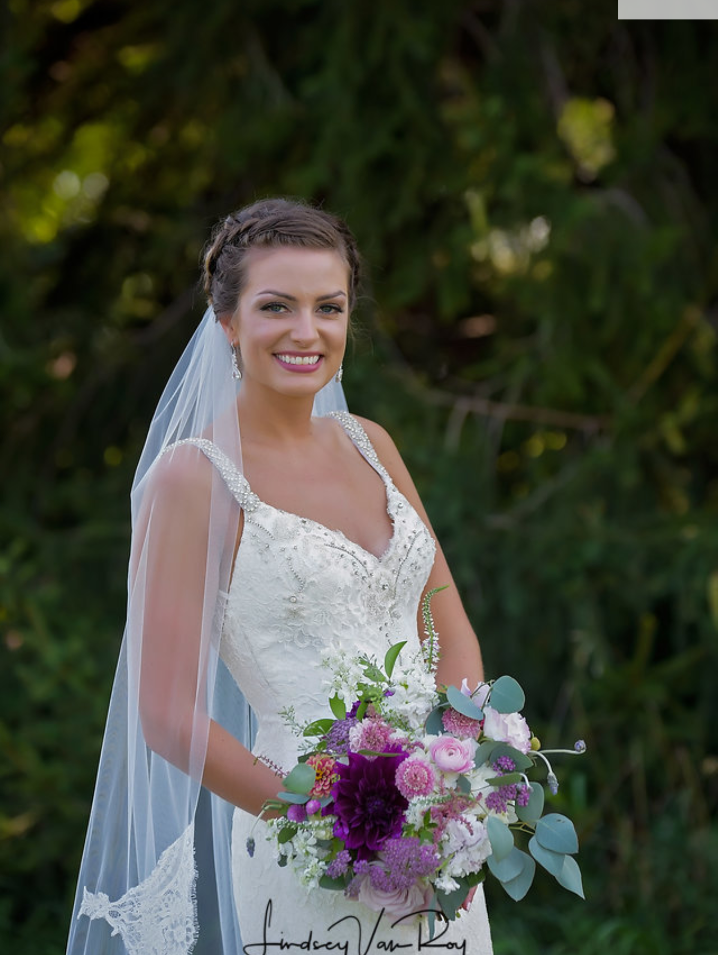 A gorgeous bride with flawless airbrushed makeup