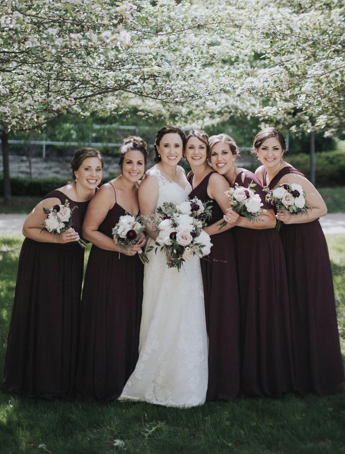 A bridal party with beautifully natural makeup